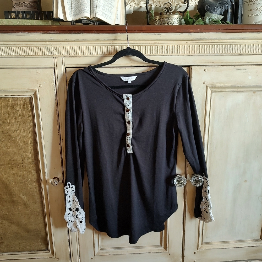 Beautiful black long sleeve shirts amaryllis with lace and fun sleeve with butto